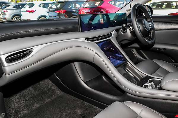 2025 MG IM5 Performance P12L