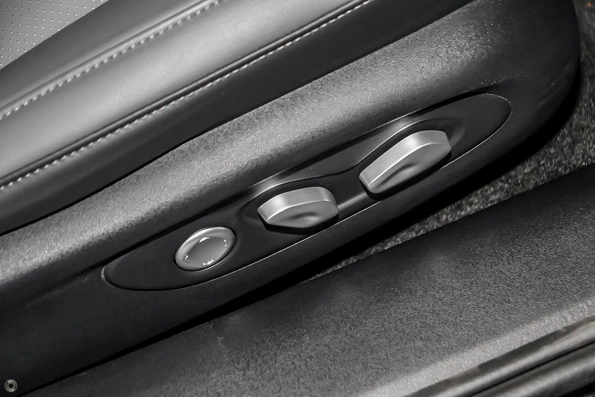 2025 MG IM5 Performance P12L