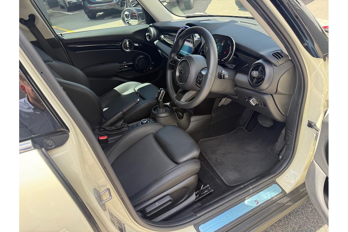 2022 MINI Hatch Cooper S Classic F55 LCI-2