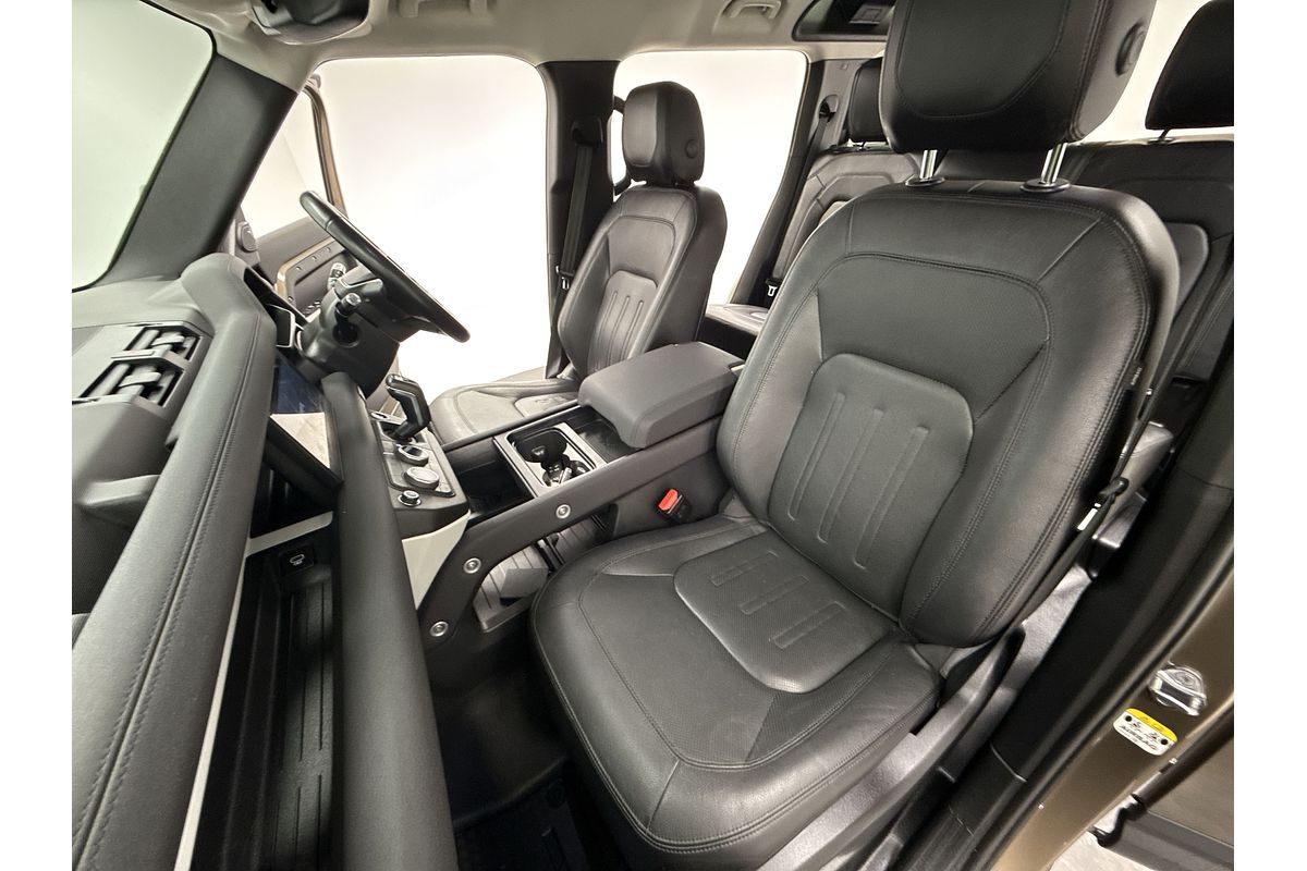 2021 Land Rover Defender 110 D300 SE L663