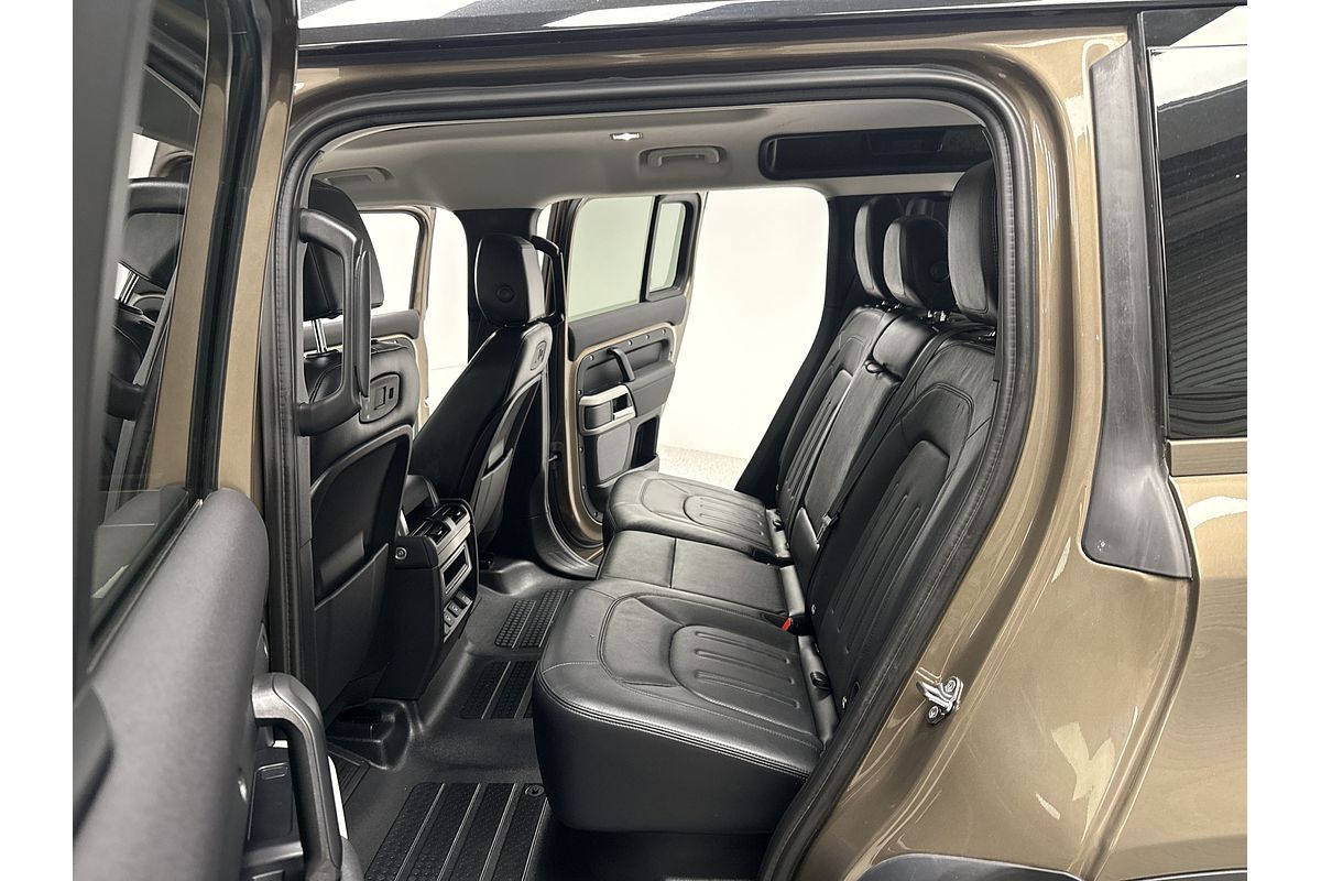 2021 Land Rover Defender 110 D300 SE L663