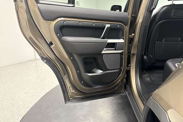 2021 Land Rover Defender 110 D300 SE L663