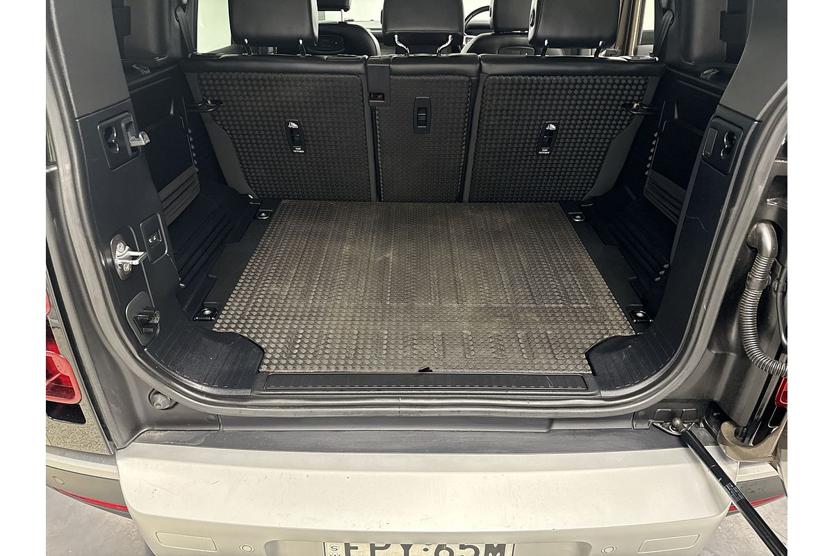 2021 Land Rover Defender 110 D300 SE L663