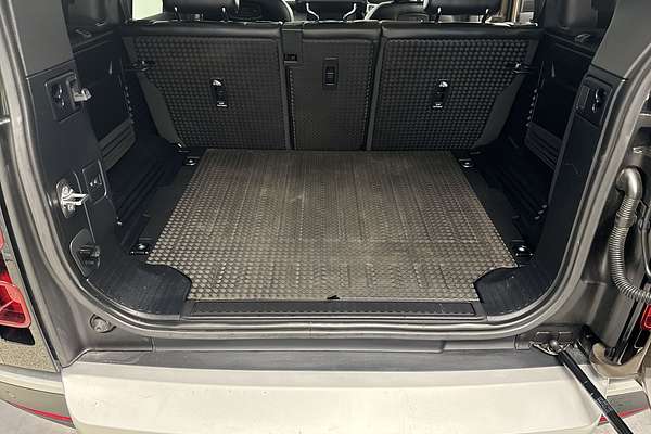 2021 Land Rover Defender 110 D300 SE L663