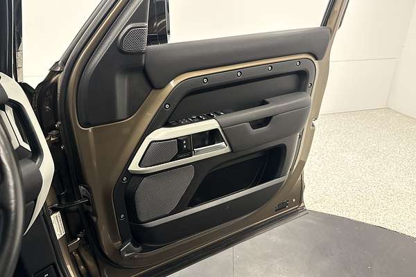 2021 Land Rover Defender 110 D300 SE L663