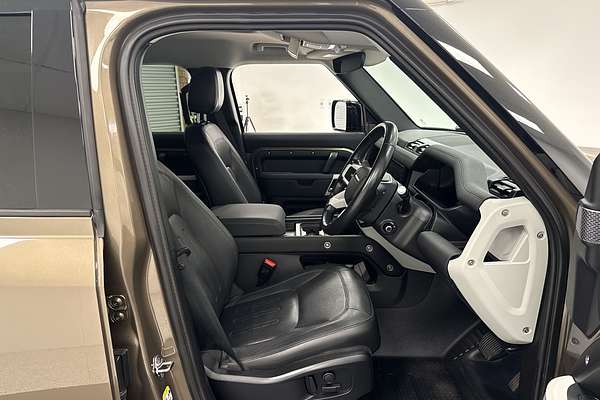 2021 Land Rover Defender 110 D300 SE L663