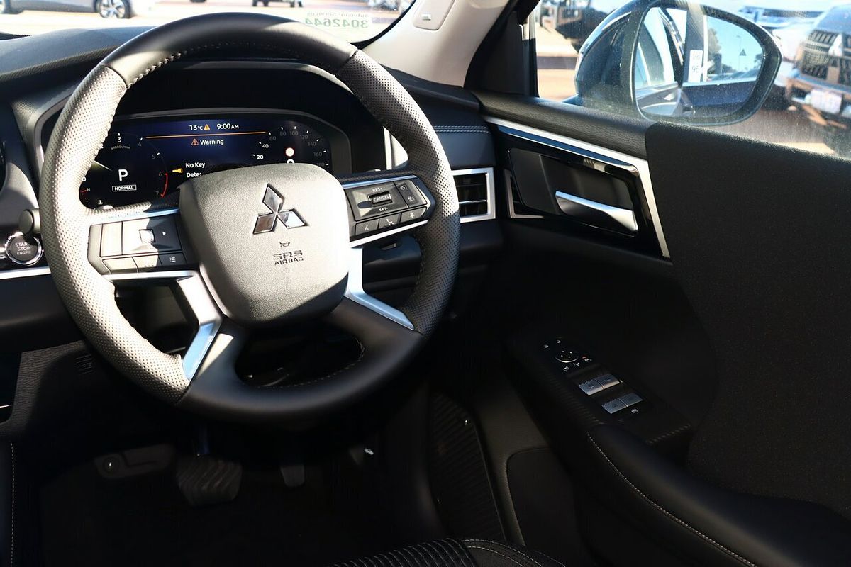 2025 Mitsubishi Outlander LS ZM