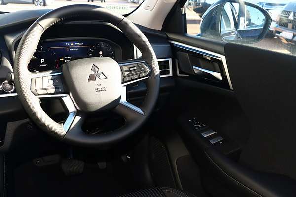 2025 Mitsubishi Outlander LS ZM