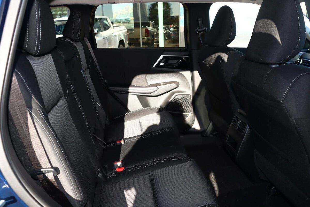 2025 Mitsubishi Outlander LS ZM