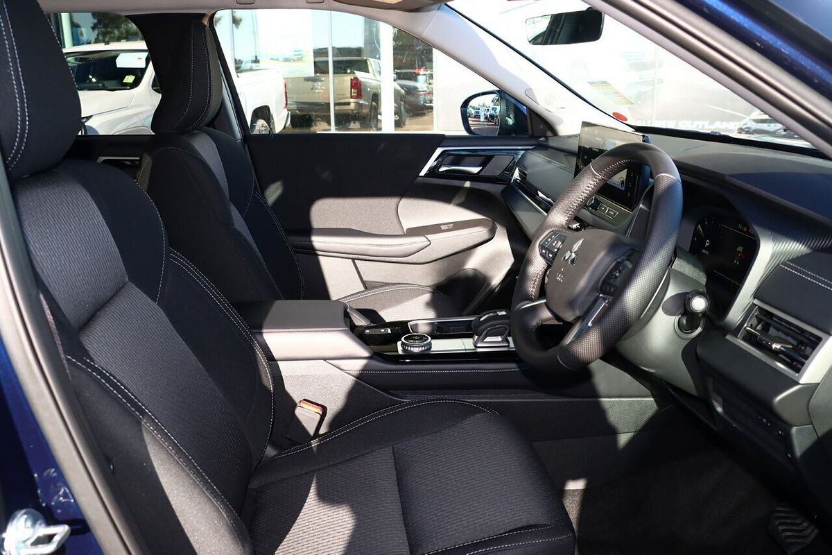 2025 Mitsubishi Outlander LS ZM