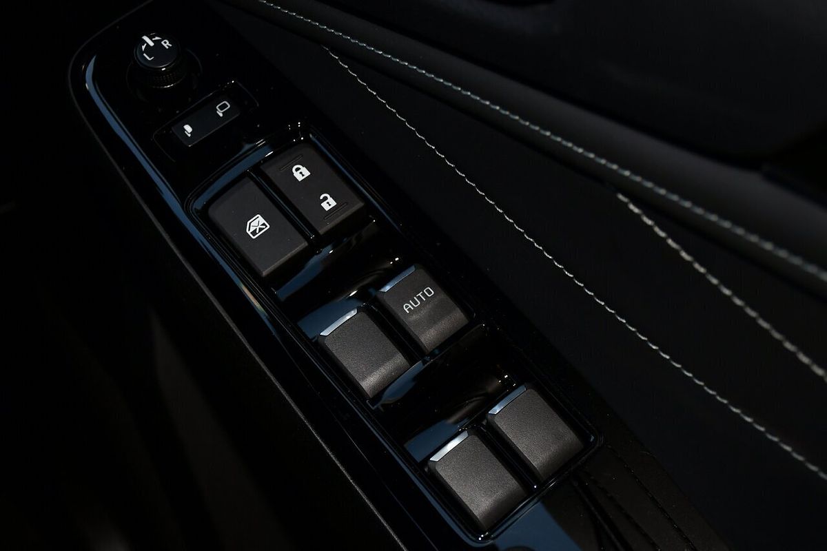 2025 Isuzu MU-X LS-T