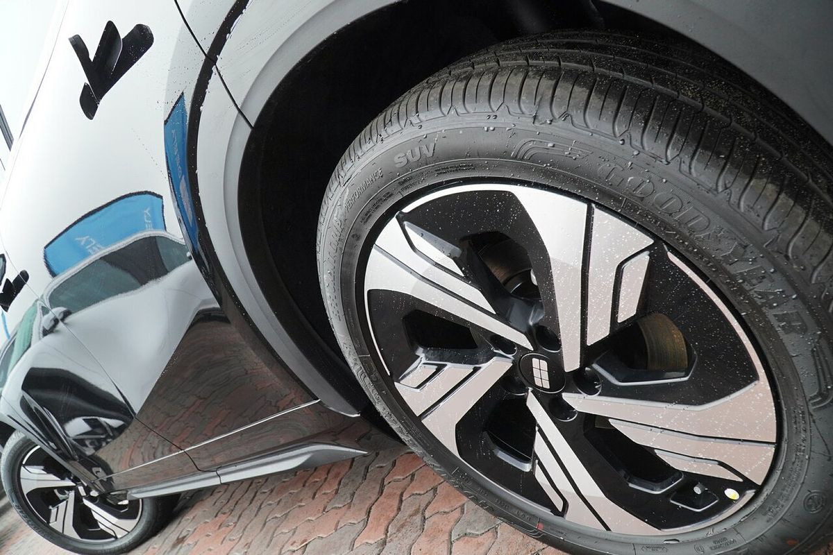 2025 Geely EX5 Inspire E245