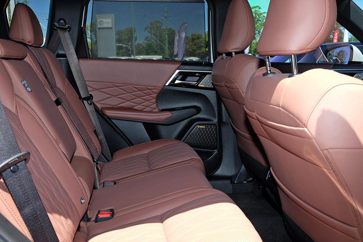 2025 Mitsubishi Outlander Exceed Tourer ZM