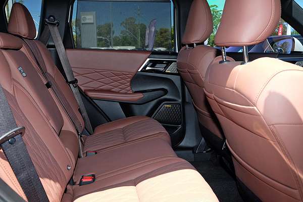 2025 Mitsubishi Outlander Exceed Tourer ZM