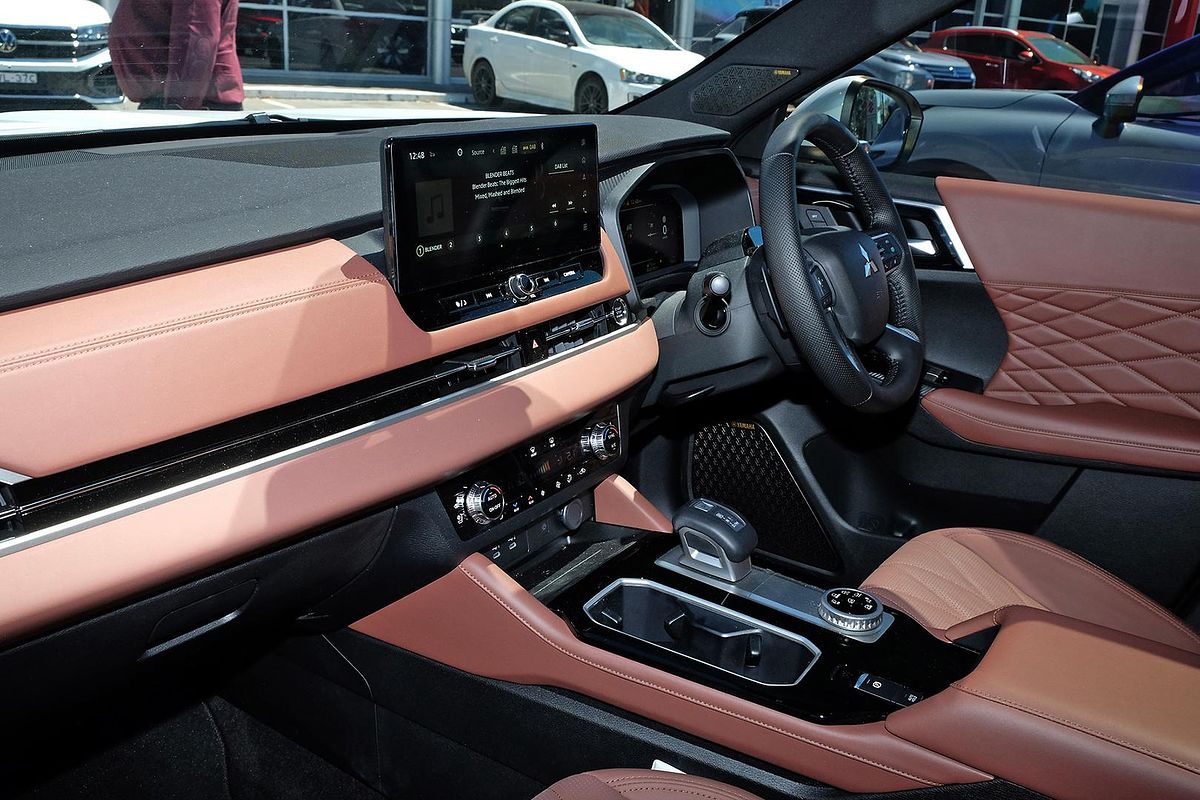 2025 Mitsubishi Outlander Exceed Tourer ZM