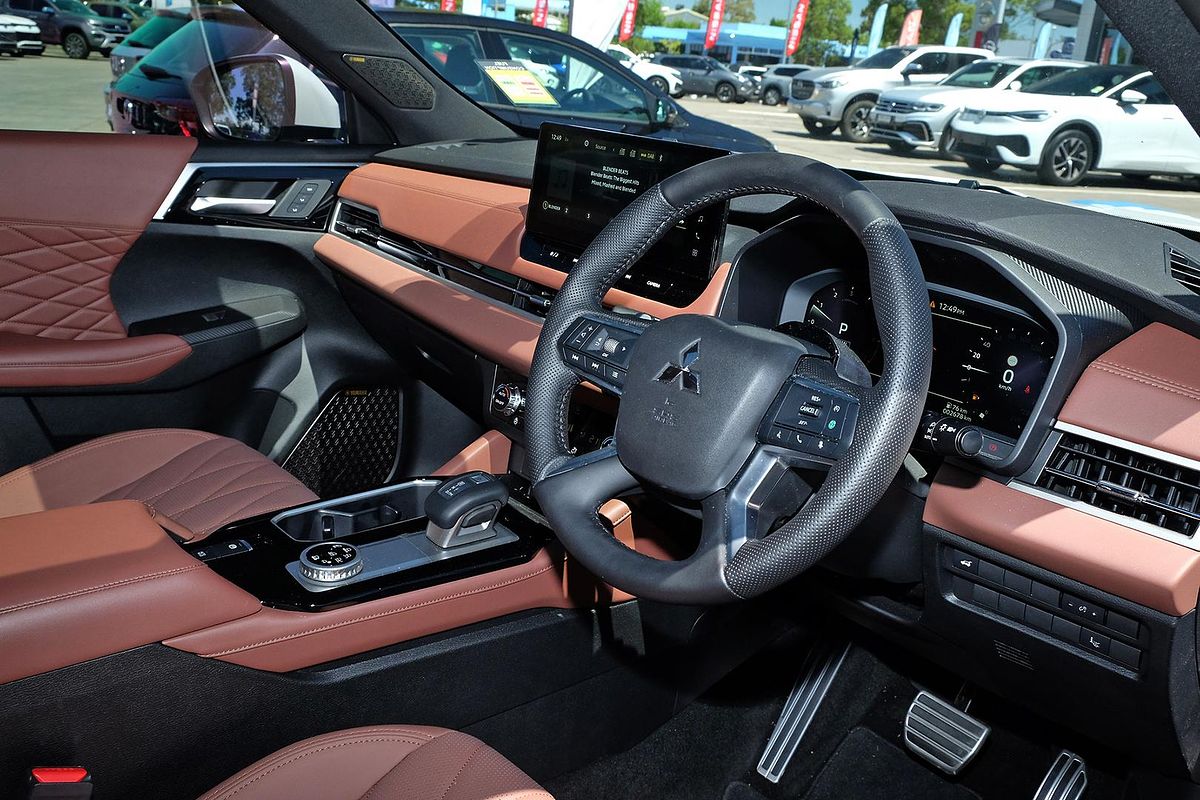 2025 Mitsubishi Outlander Exceed Tourer ZM