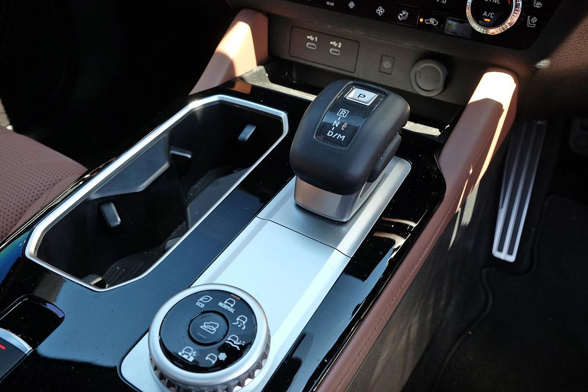 2025 Mitsubishi Outlander Exceed Tourer ZM