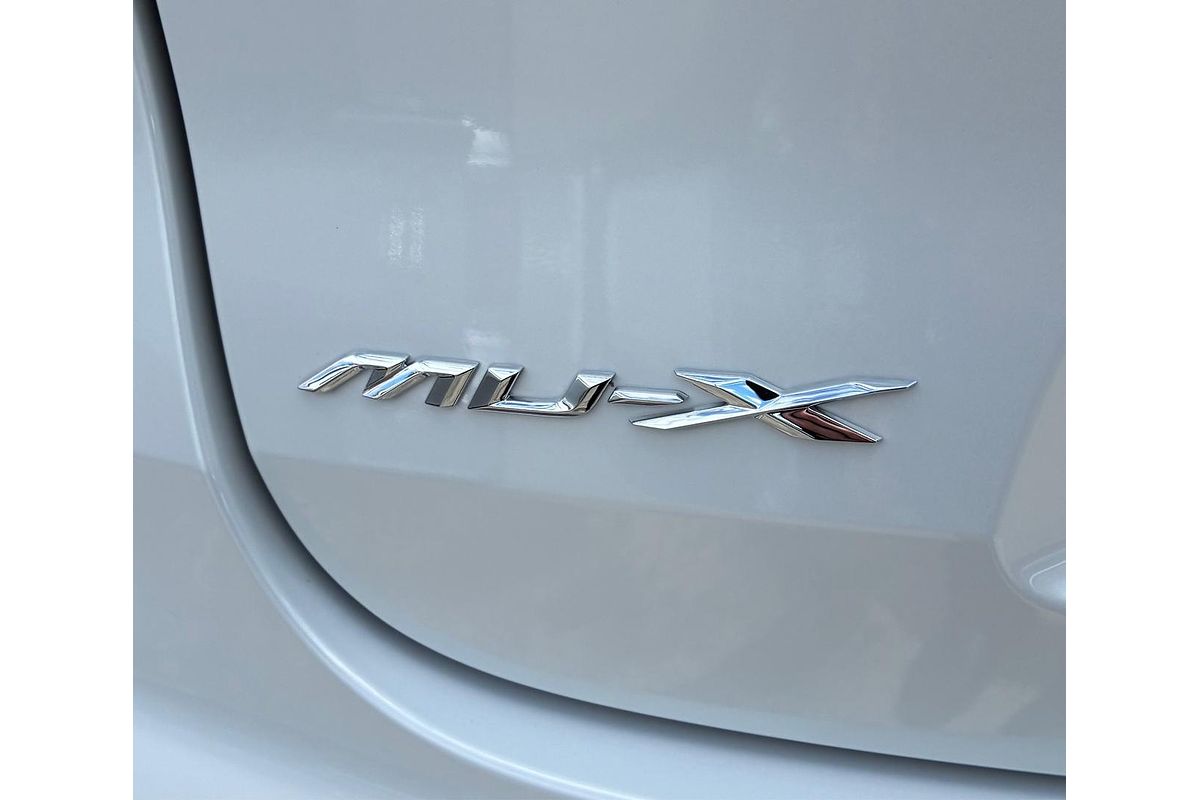 2025 Isuzu MU-X X-TERRAIN