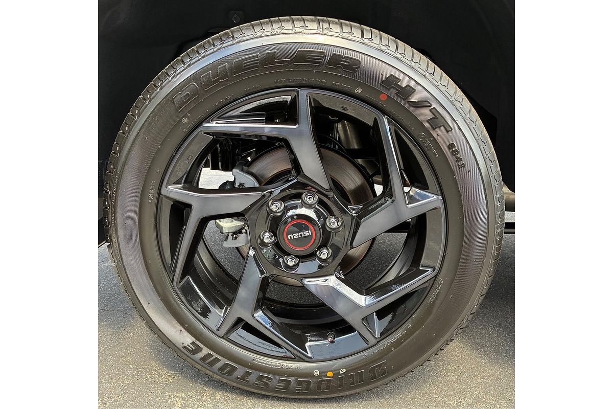 2025 Isuzu MU-X X-TERRAIN