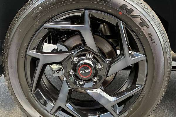 2025 Isuzu MU-X X-TERRAIN