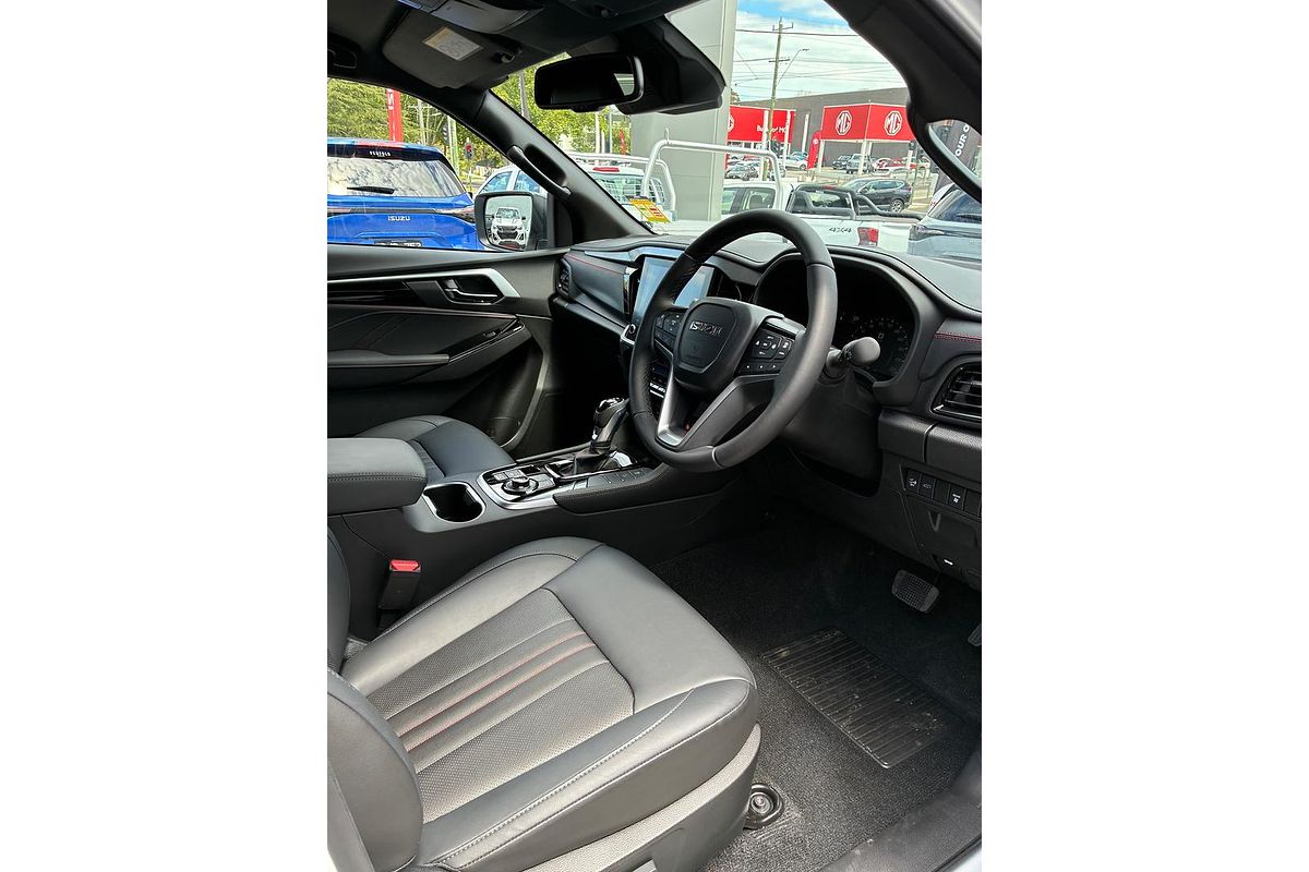 2025 Isuzu MU-X X-TERRAIN