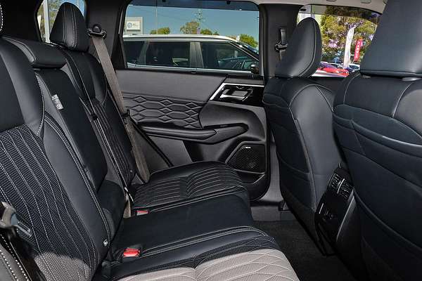 2025 Mitsubishi Outlander Exceed ZM