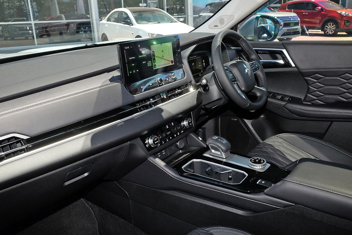 2025 Mitsubishi Outlander Exceed ZM