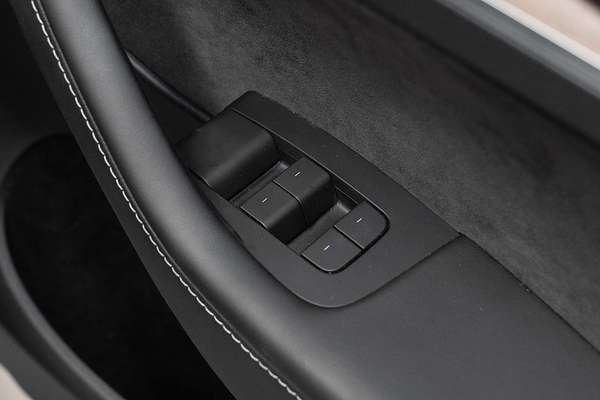 2022 Tesla Model Y Rear-Wheel Drive