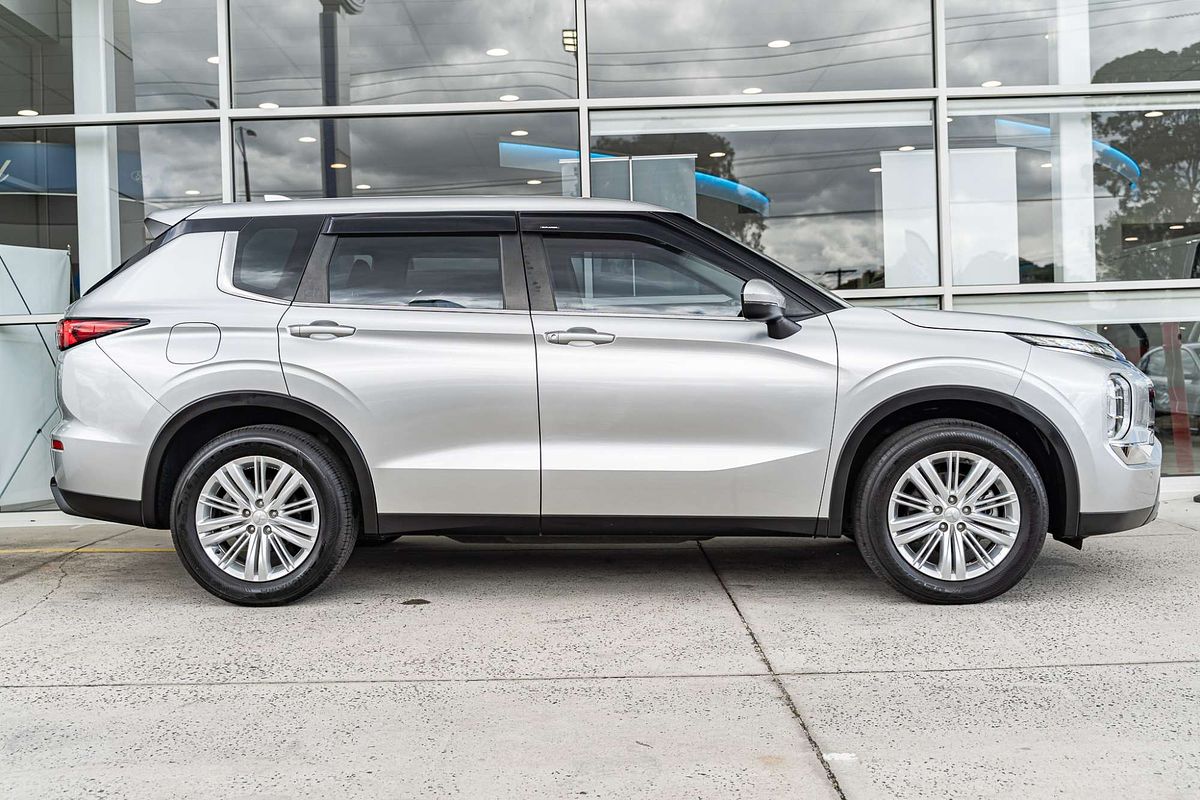 2022 Mitsubishi Outlander ES ZM