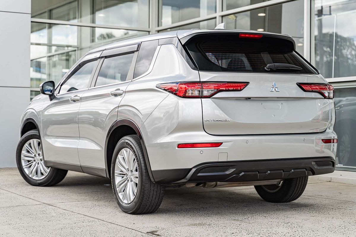 2022 Mitsubishi Outlander ES ZM