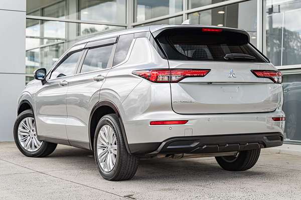 2022 Mitsubishi Outlander ES ZM