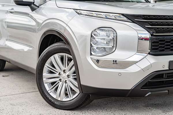 2022 Mitsubishi Outlander ES ZM