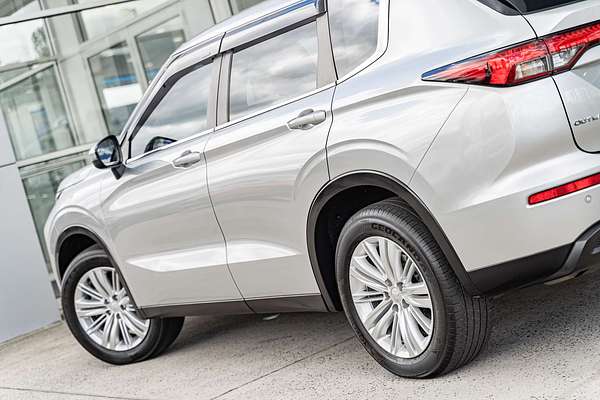 2022 Mitsubishi Outlander ES ZM