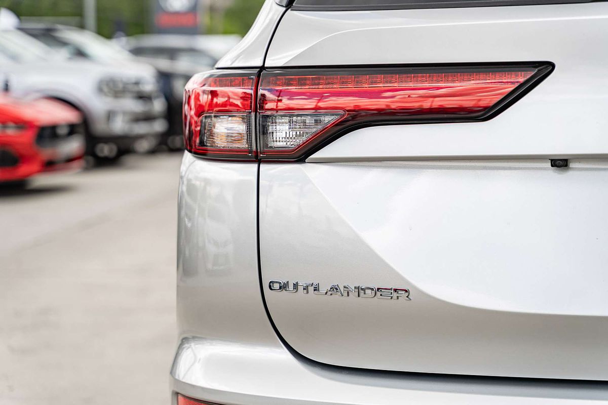 2022 Mitsubishi Outlander ES ZM