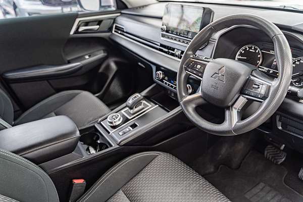 2022 Mitsubishi Outlander ES ZM