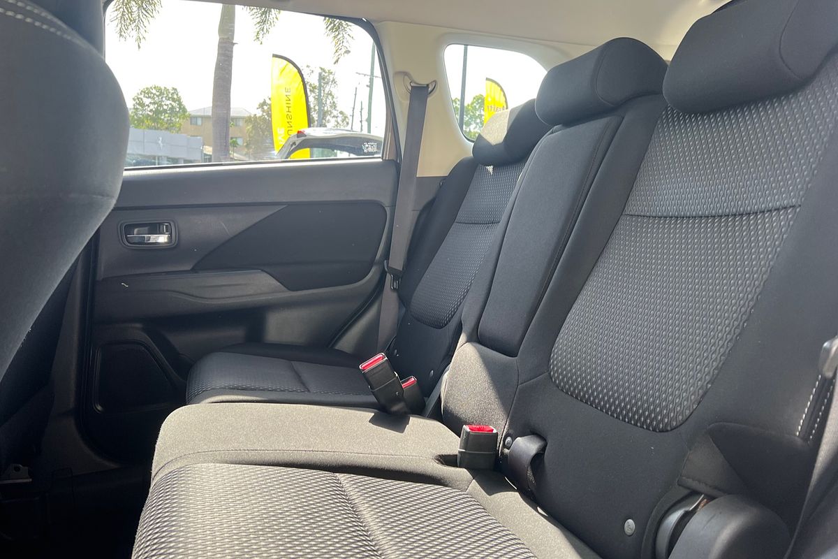 2016 Mitsubishi Outlander LS Safety Pack ZK