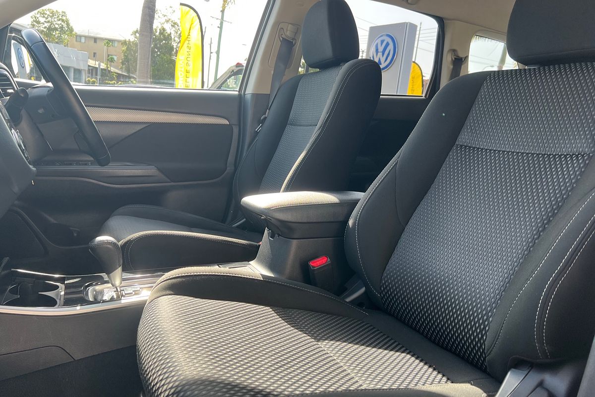 2016 Mitsubishi Outlander LS Safety Pack ZK