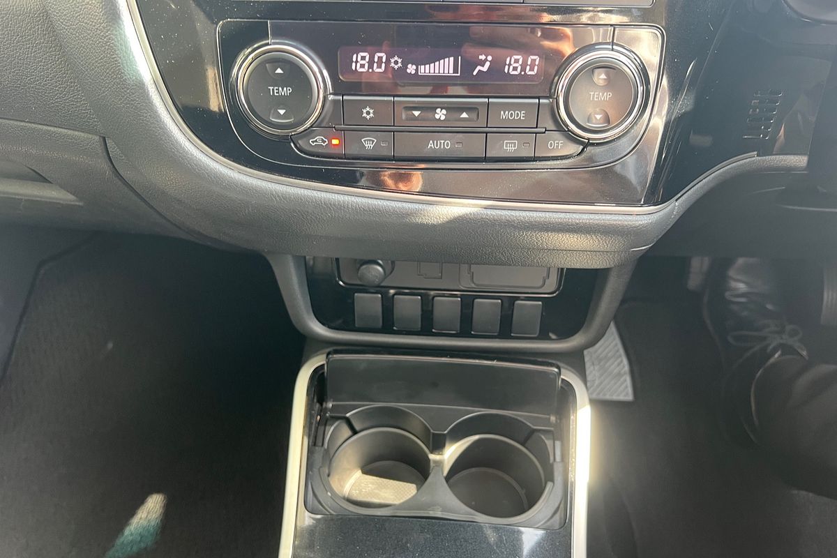 2016 Mitsubishi Outlander LS Safety Pack ZK