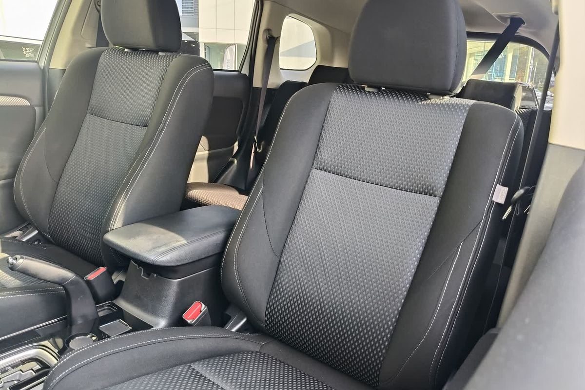 2016 Mitsubishi Outlander LS Safety Pack ZK