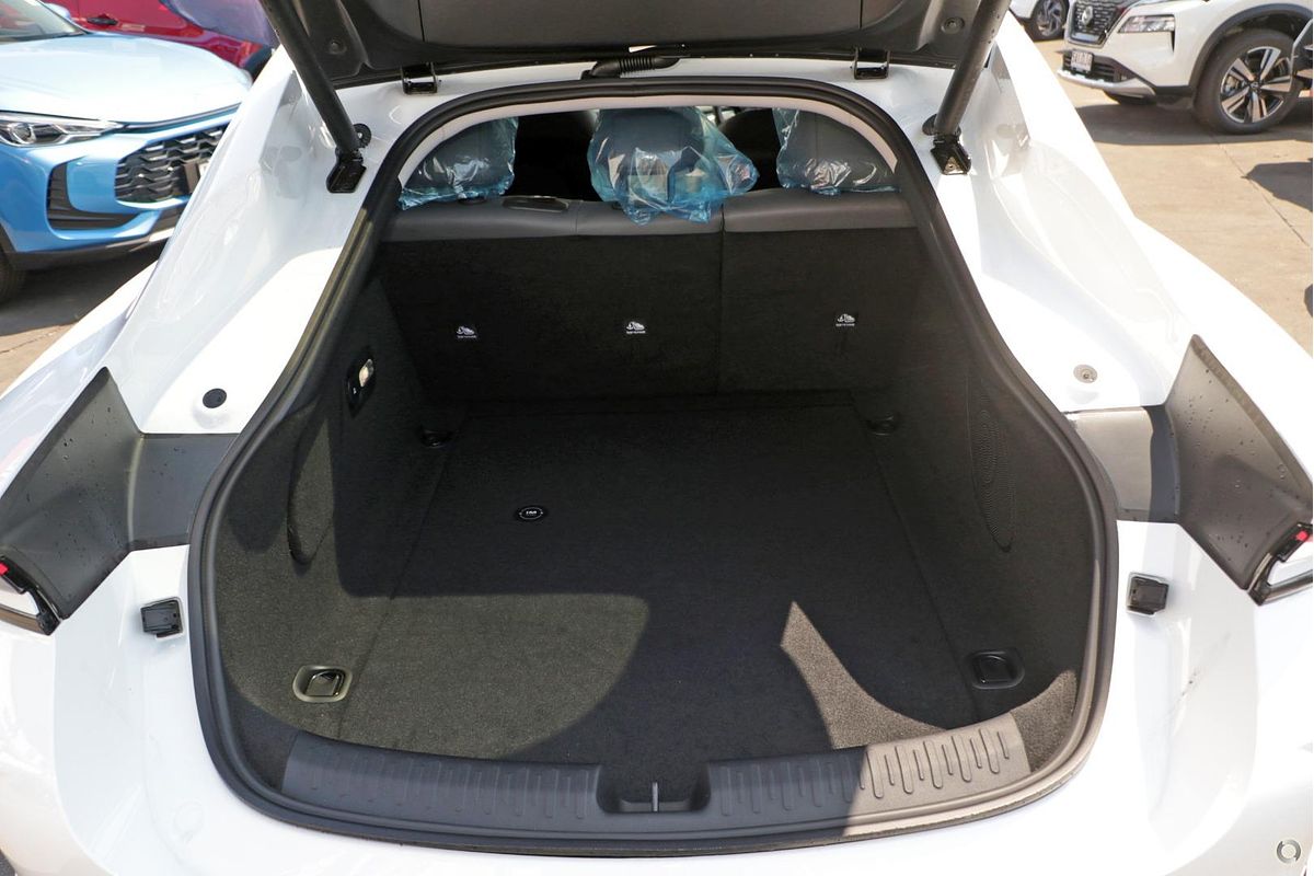 2025 MG IM5 Premium P12L