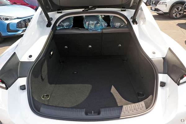 2025 MG IM5 Premium P12L