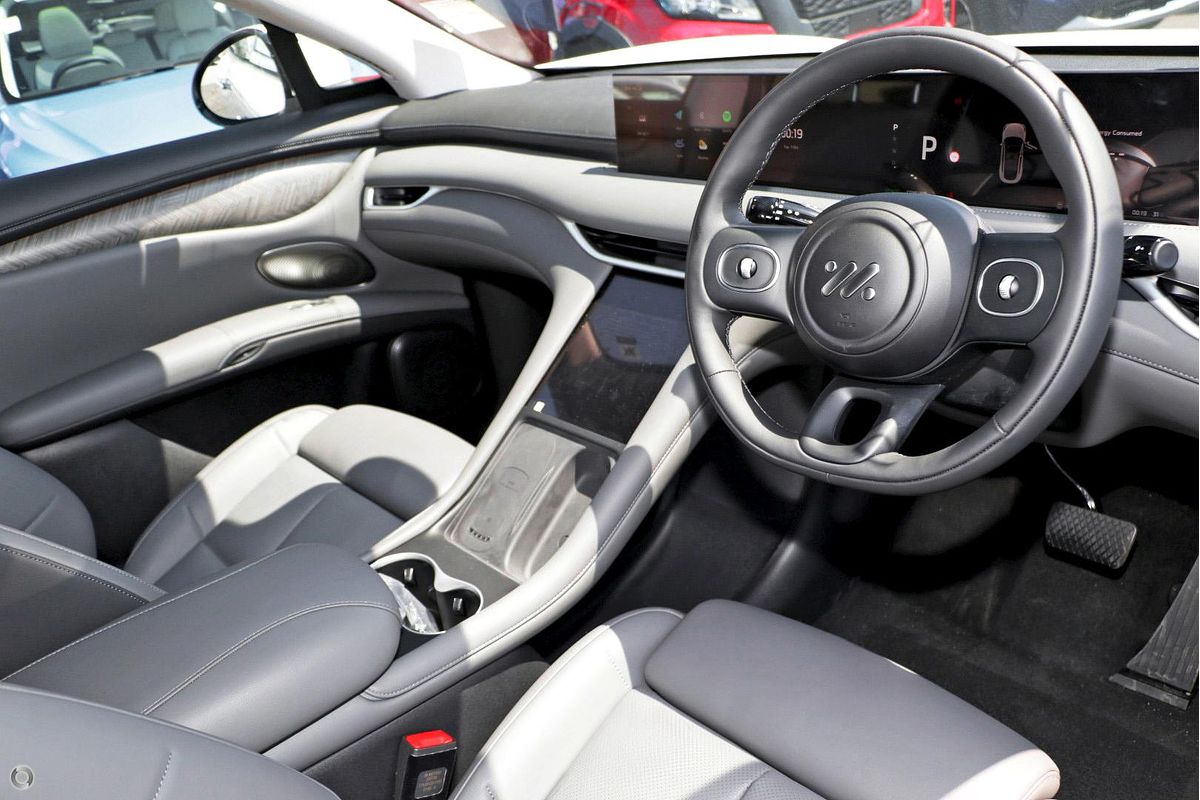 2025 MG IM6 Premium S12L