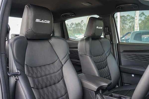 2025 Isuzu D-MAX BLADE 4X4