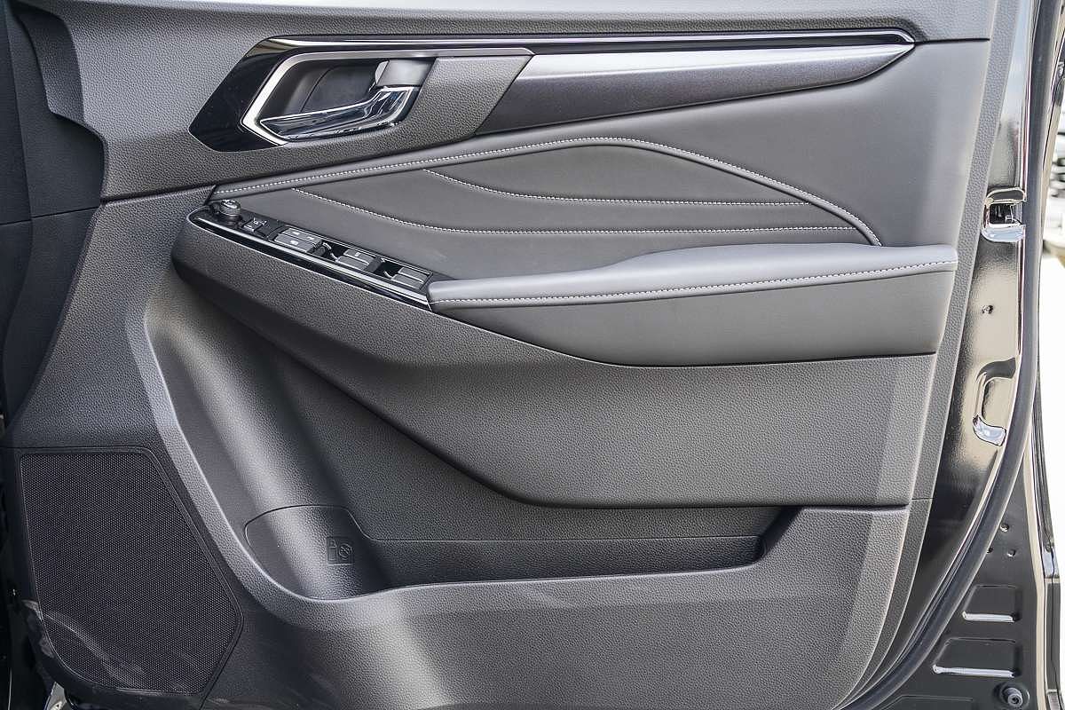 2025 Isuzu MU-X LS-T