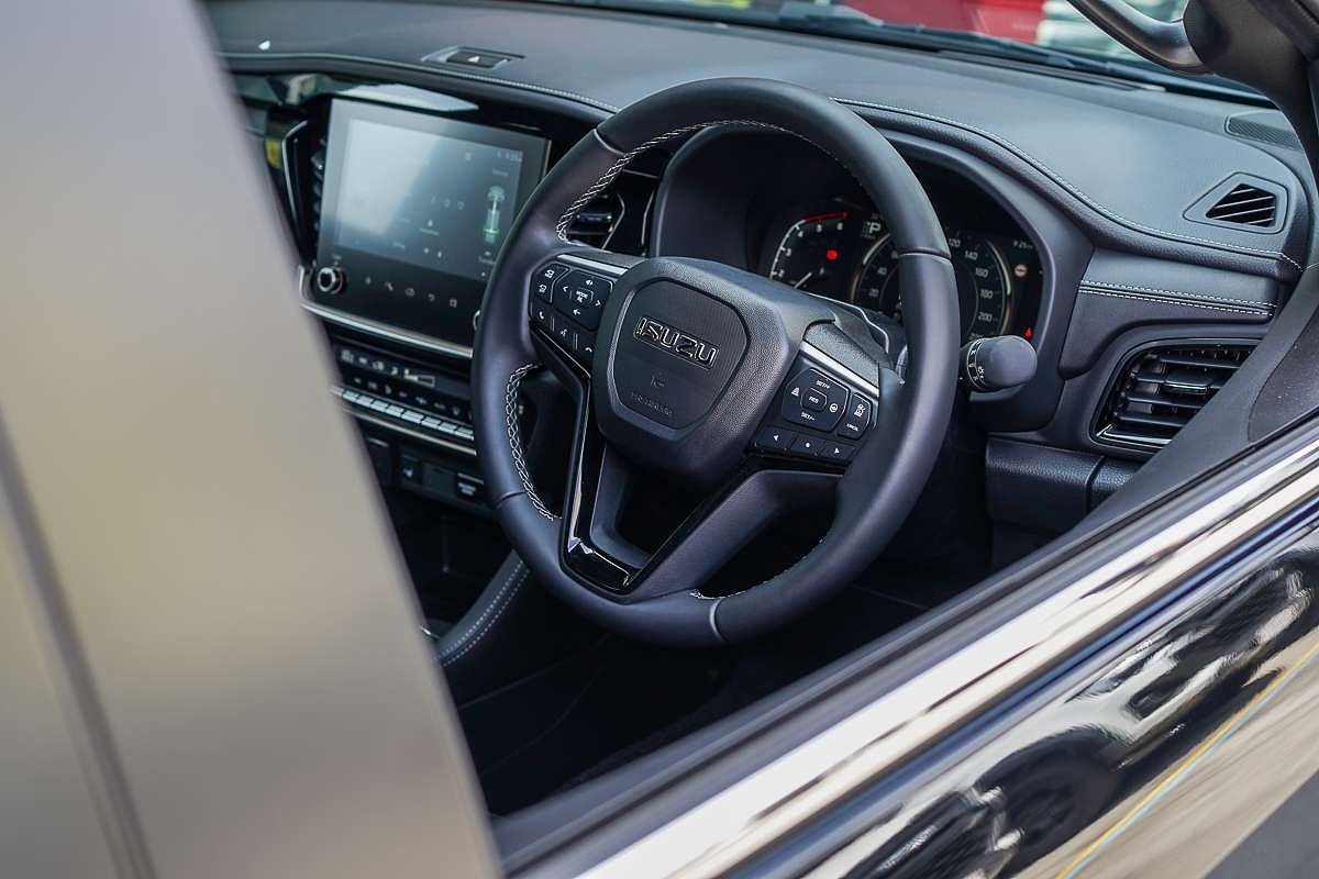 2025 Isuzu MU-X LS-T