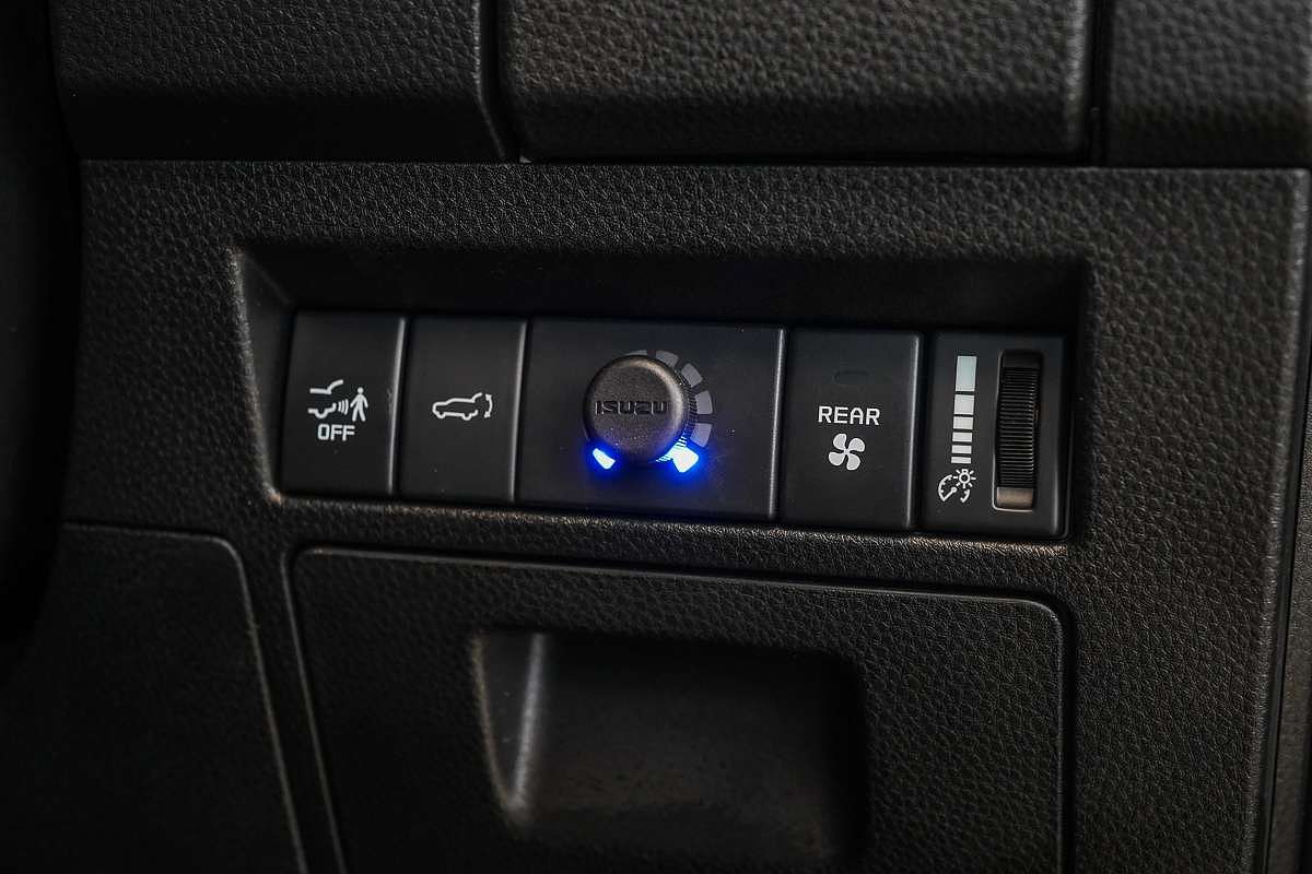 2025 Isuzu MU-X LS-T