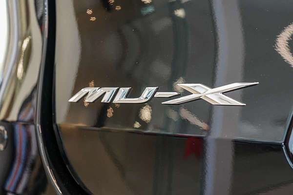 2025 Isuzu MU-X LS-T