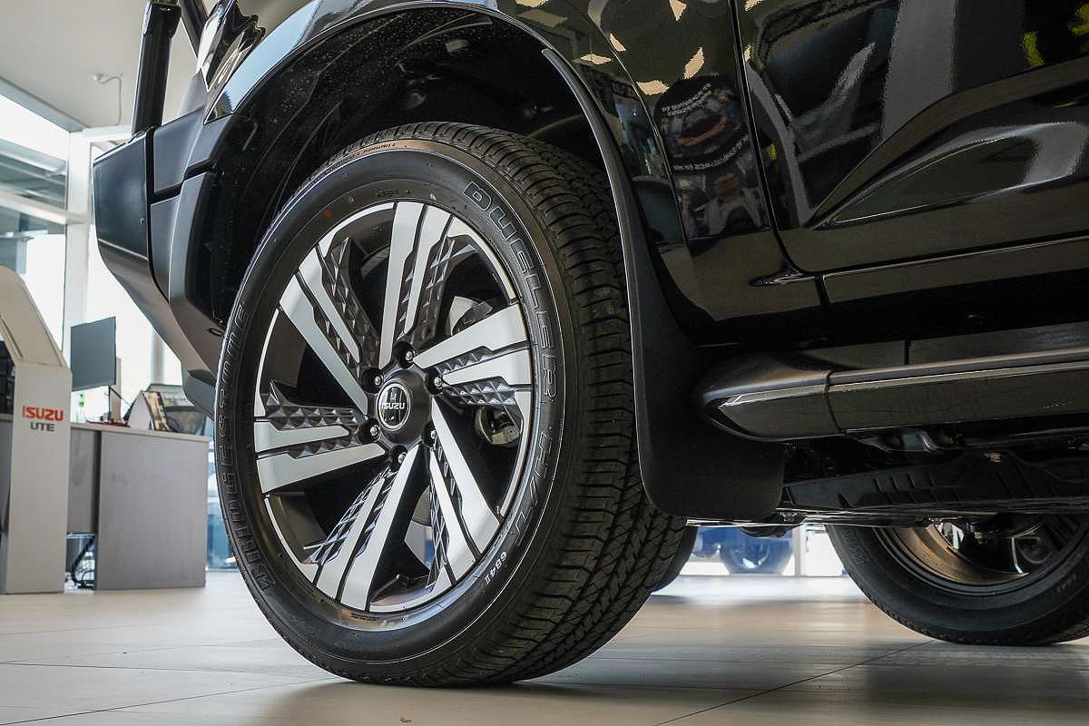 2025 Isuzu MU-X LS-T