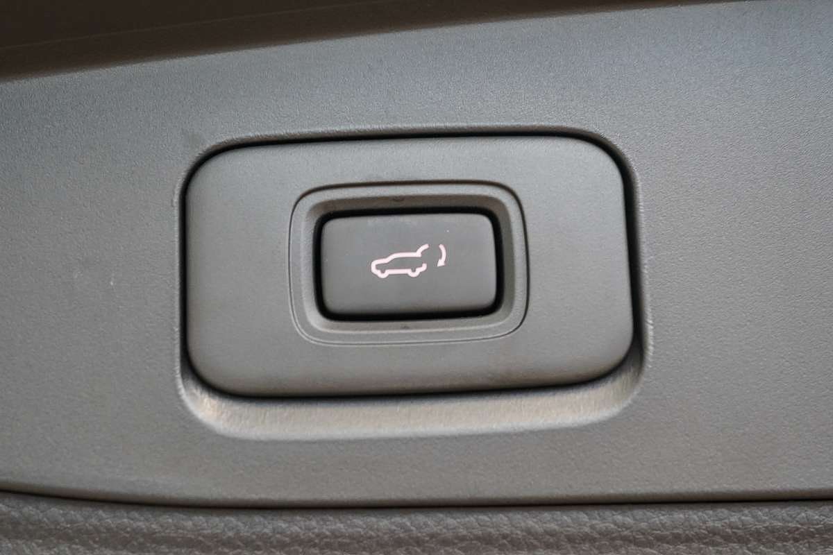 2025 Isuzu MU-X LS-T