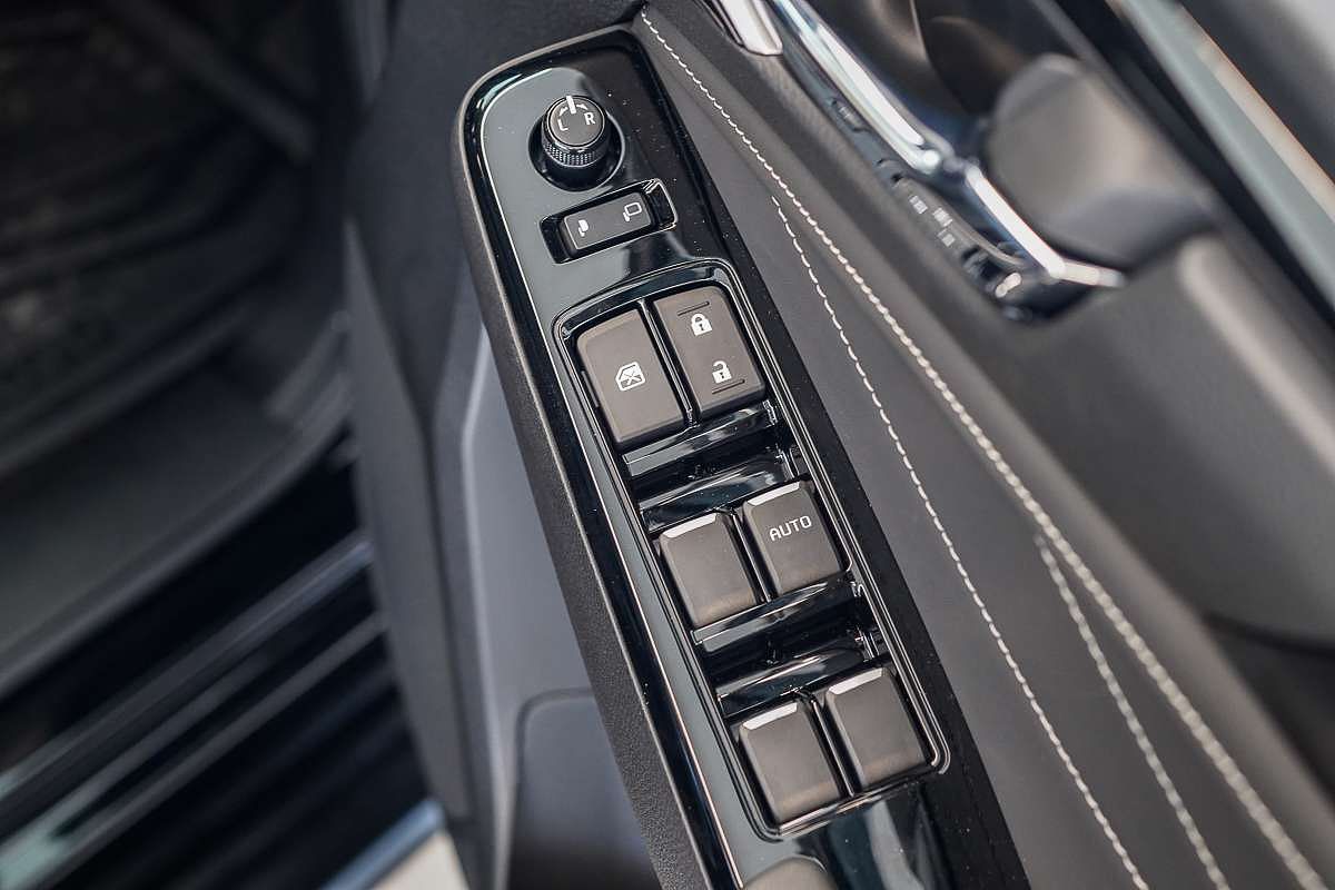 2025 Isuzu MU-X LS-T